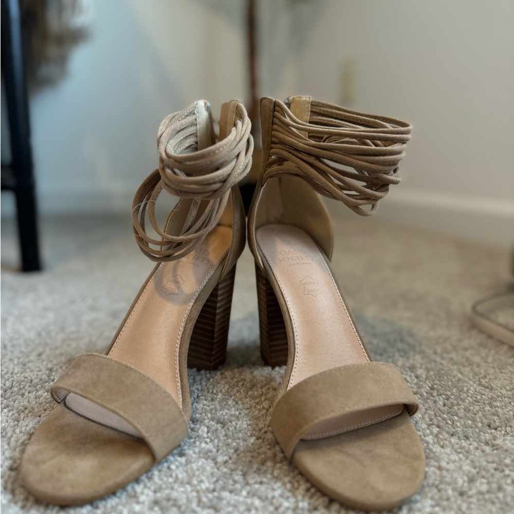Oasis Society heels. Only worn twice!